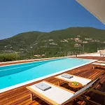 2s - Cave Villa