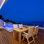 2s - Cave Villa
